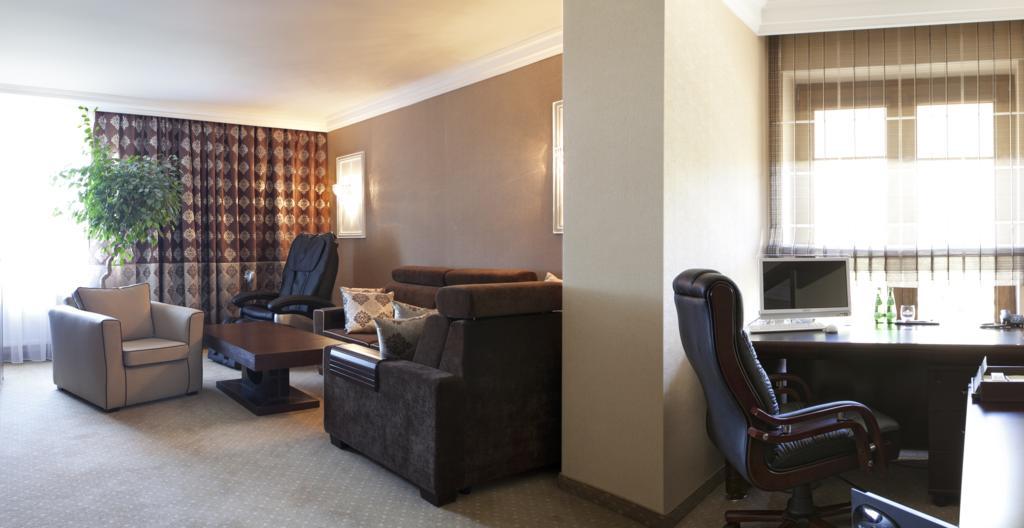 M Hotel Сосновец Экстерьер фото