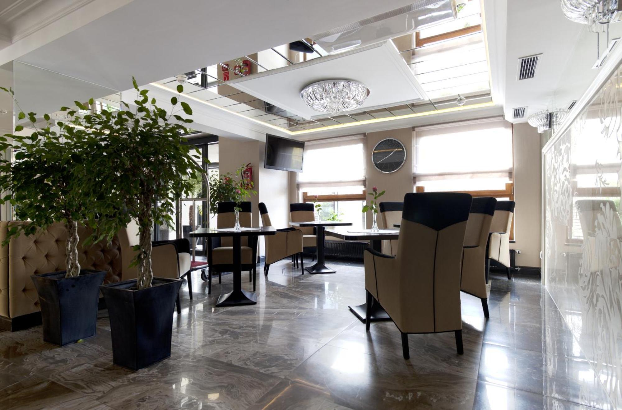M Hotel Сосновец Экстерьер фото