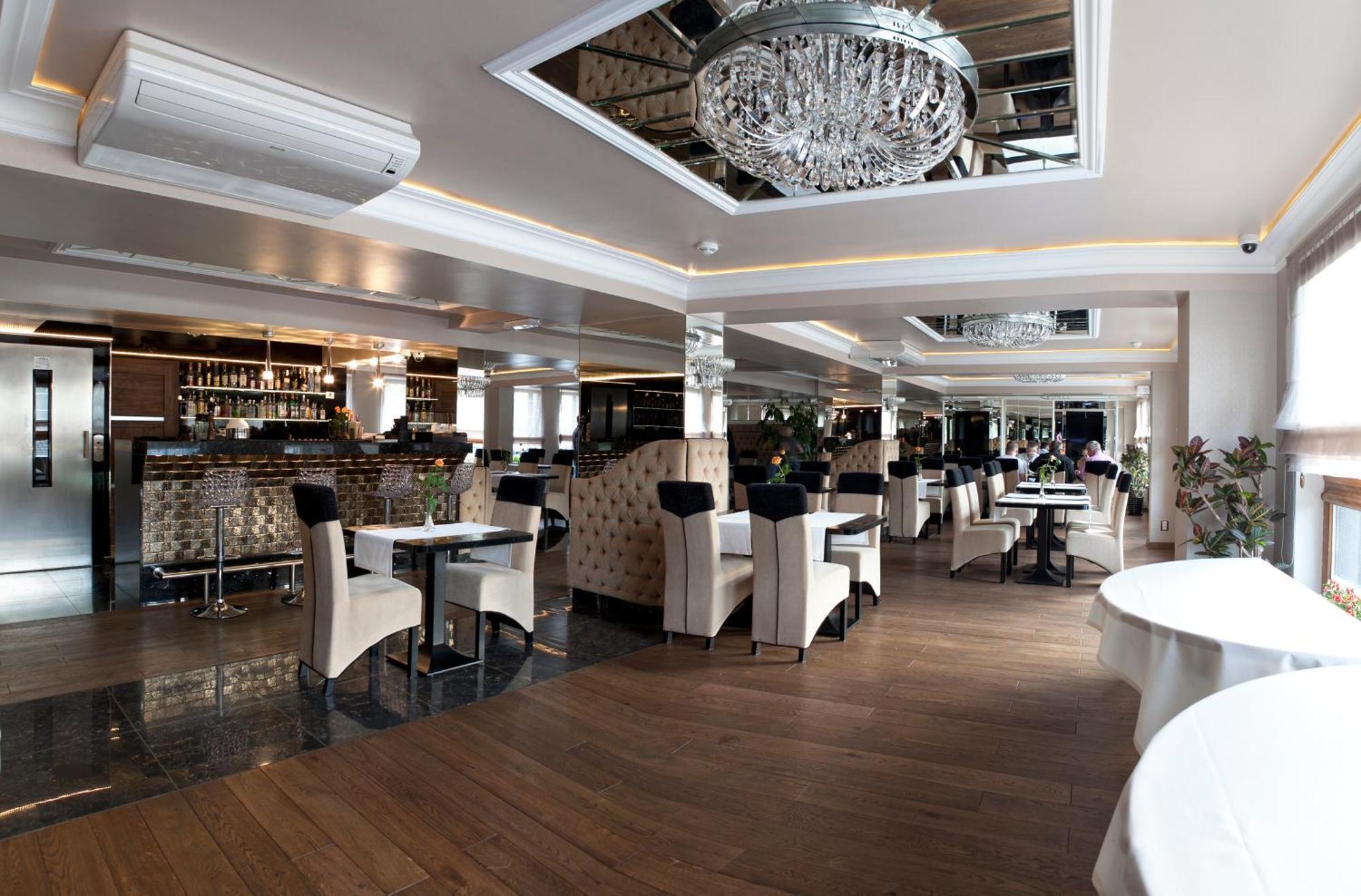 M Hotel Сосновец Интерьер фото
