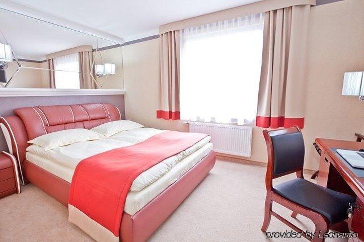 M Hotel Сосновец Номер фото