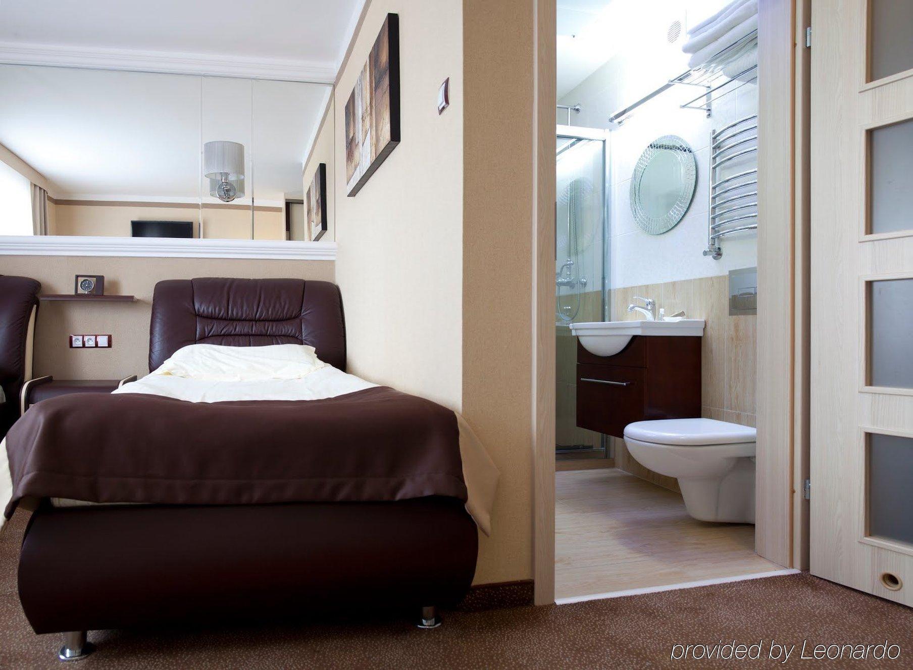 M Hotel Сосновец Экстерьер фото