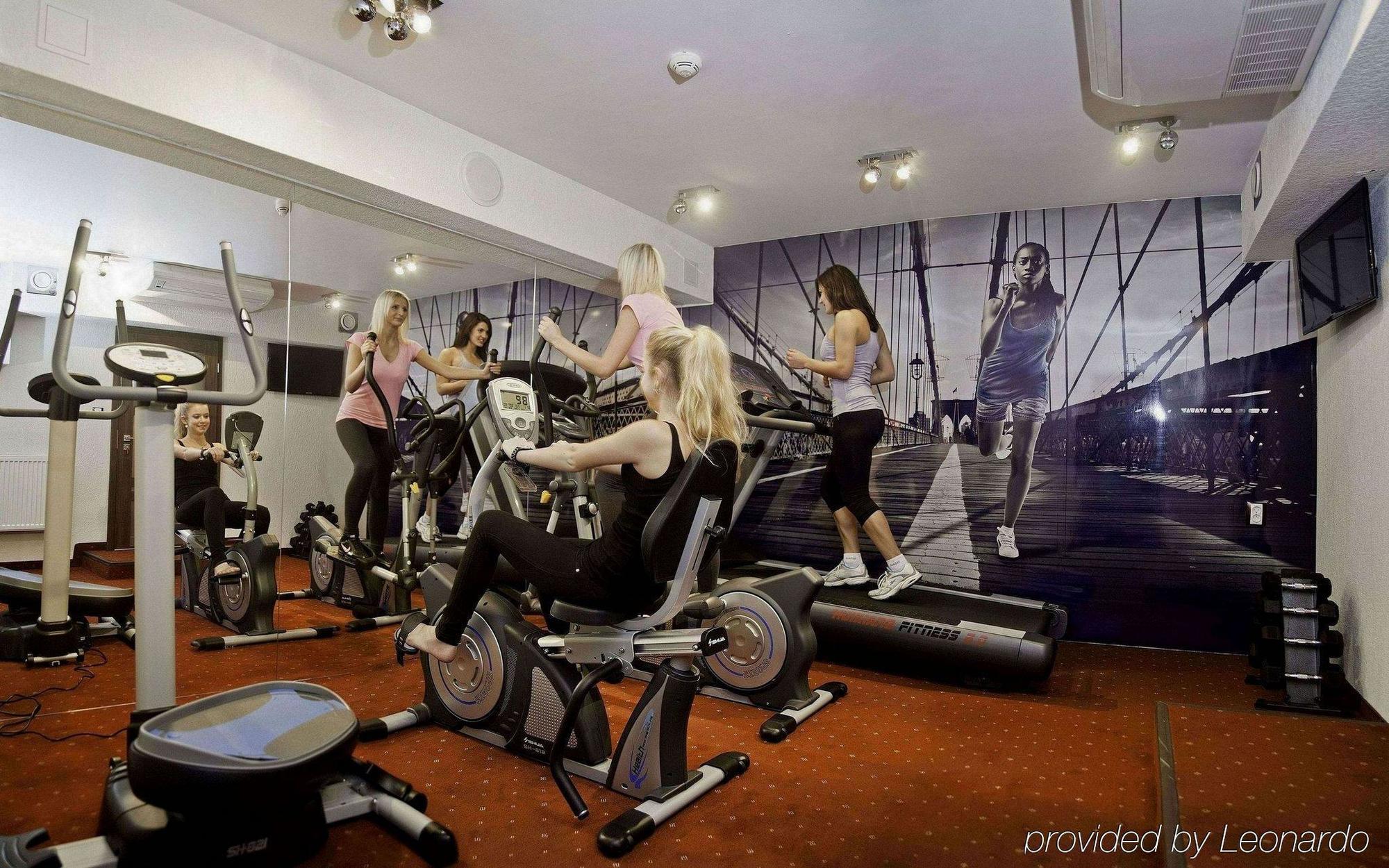 M Hotel Сосновец Экстерьер фото