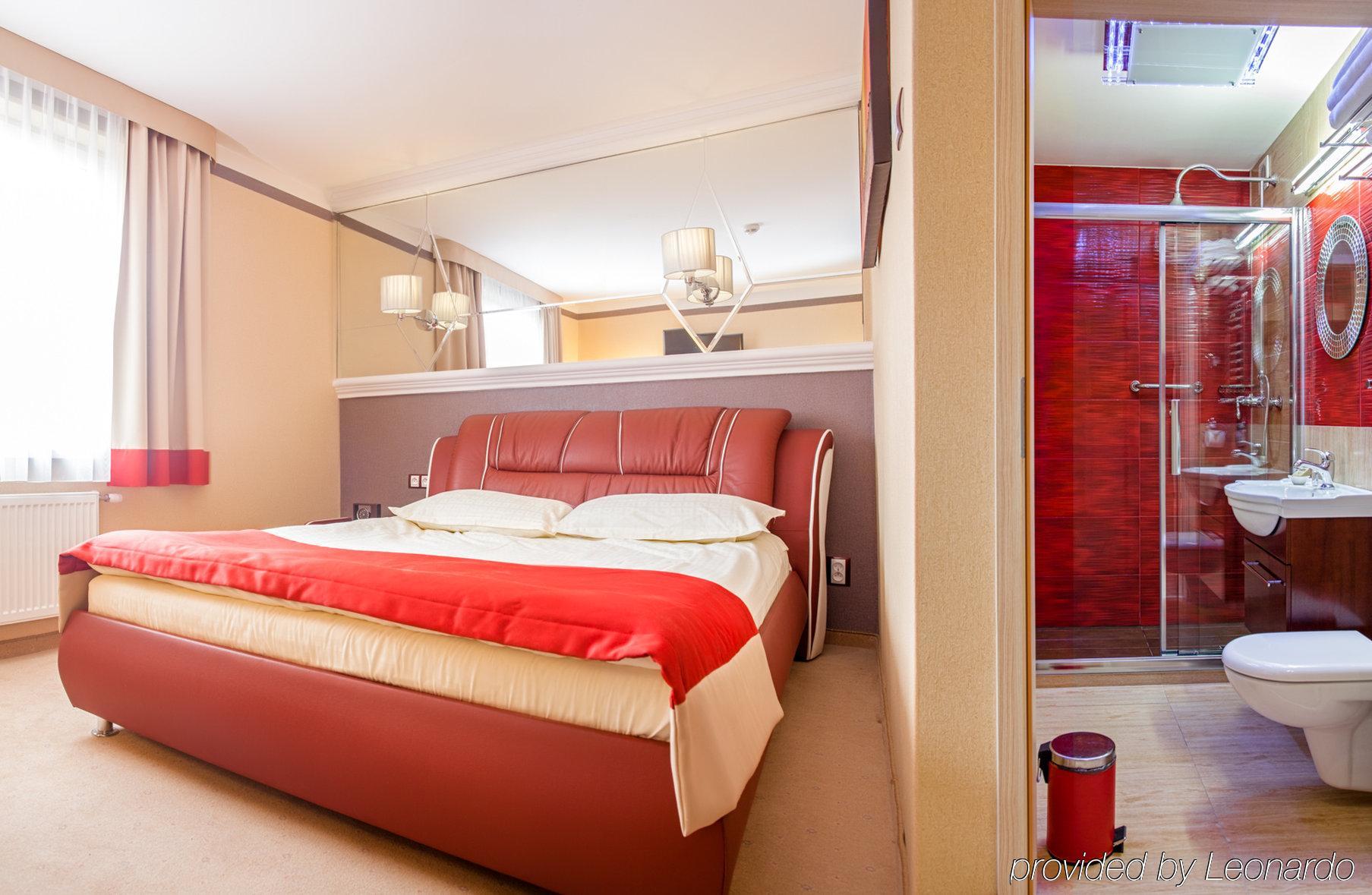 M Hotel Сосновец Экстерьер фото