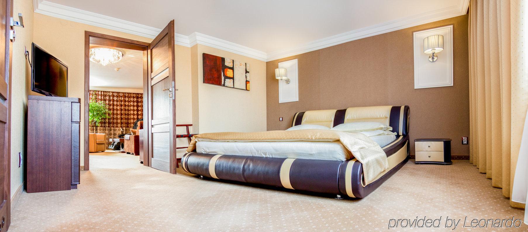 M Hotel Сосновец Экстерьер фото