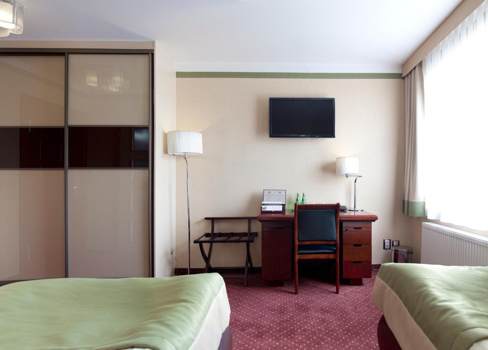 M Hotel Сосновец Экстерьер фото