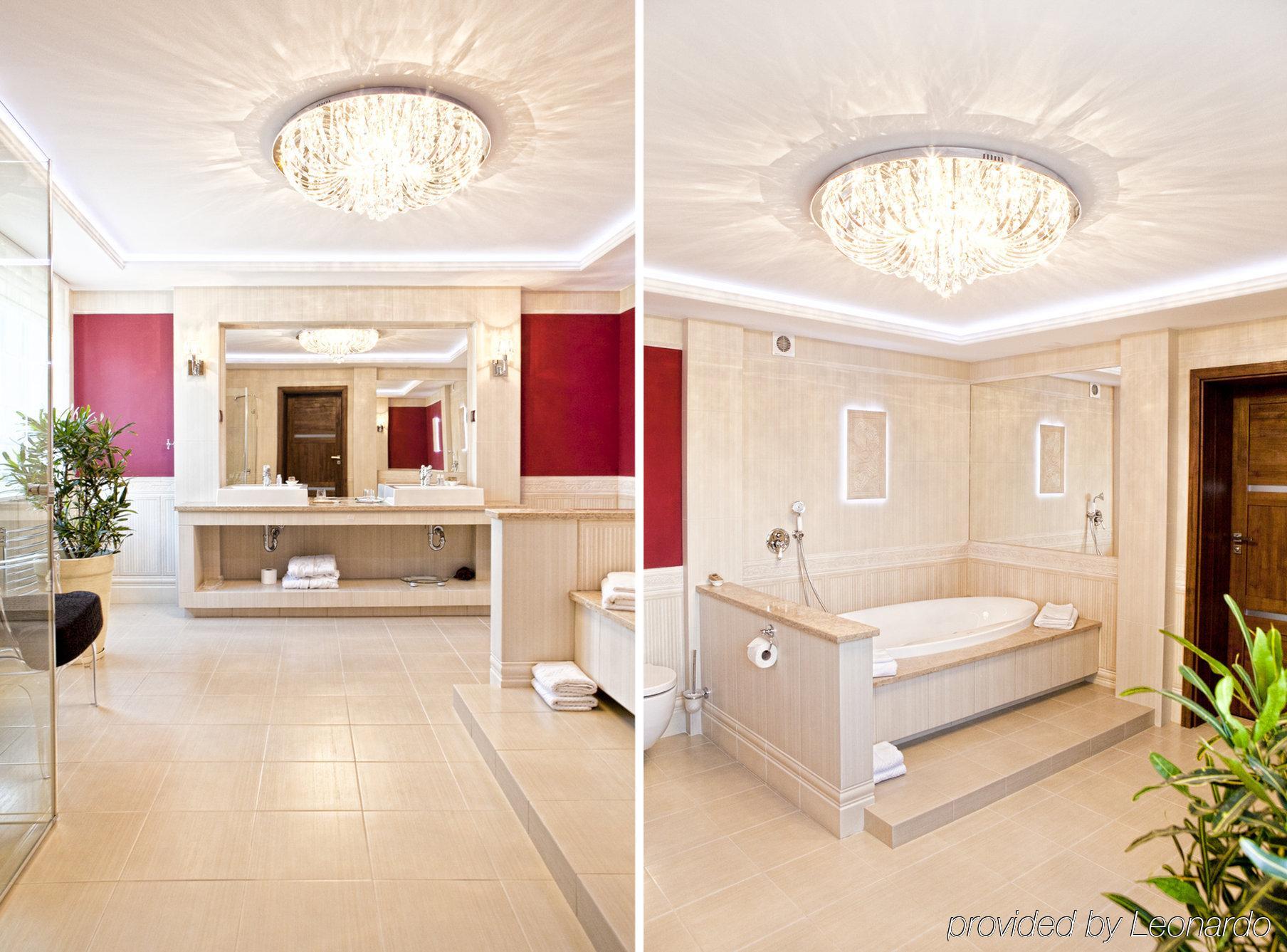 M Hotel Сосновец Экстерьер фото