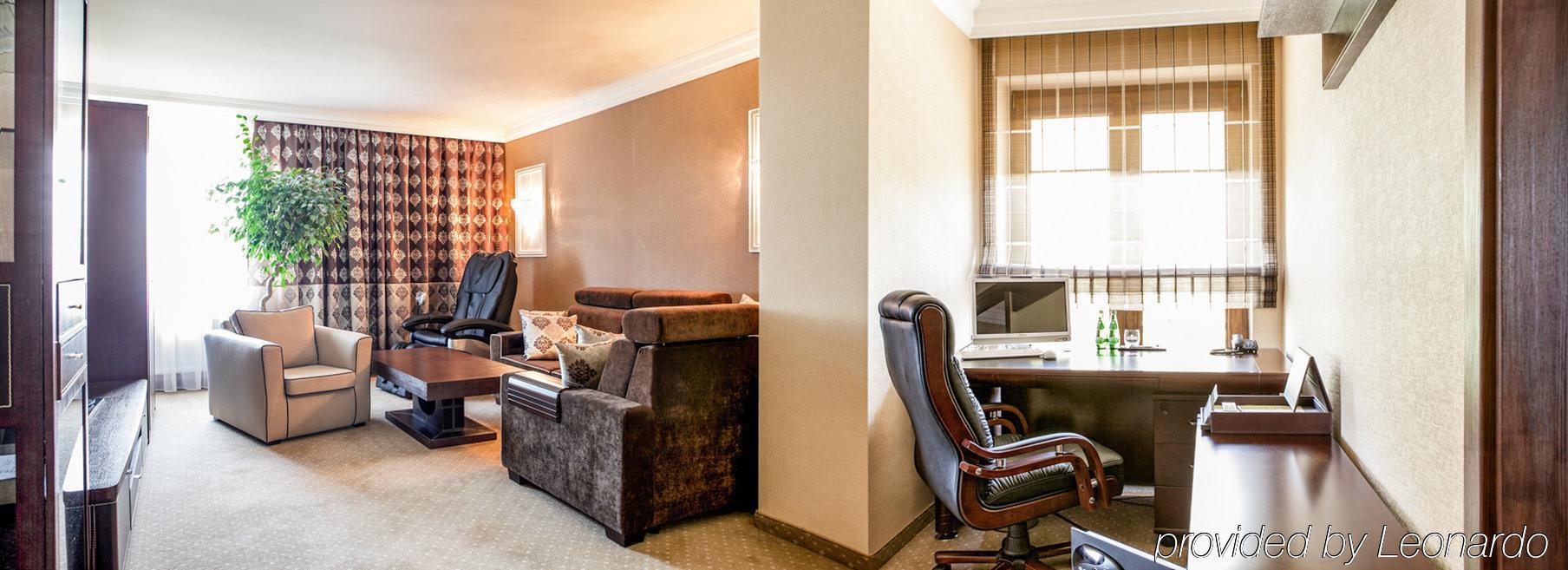 M Hotel Сосновец Номер фото