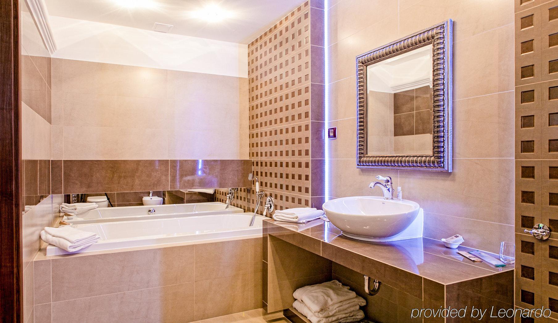 M Hotel Сосновец Экстерьер фото