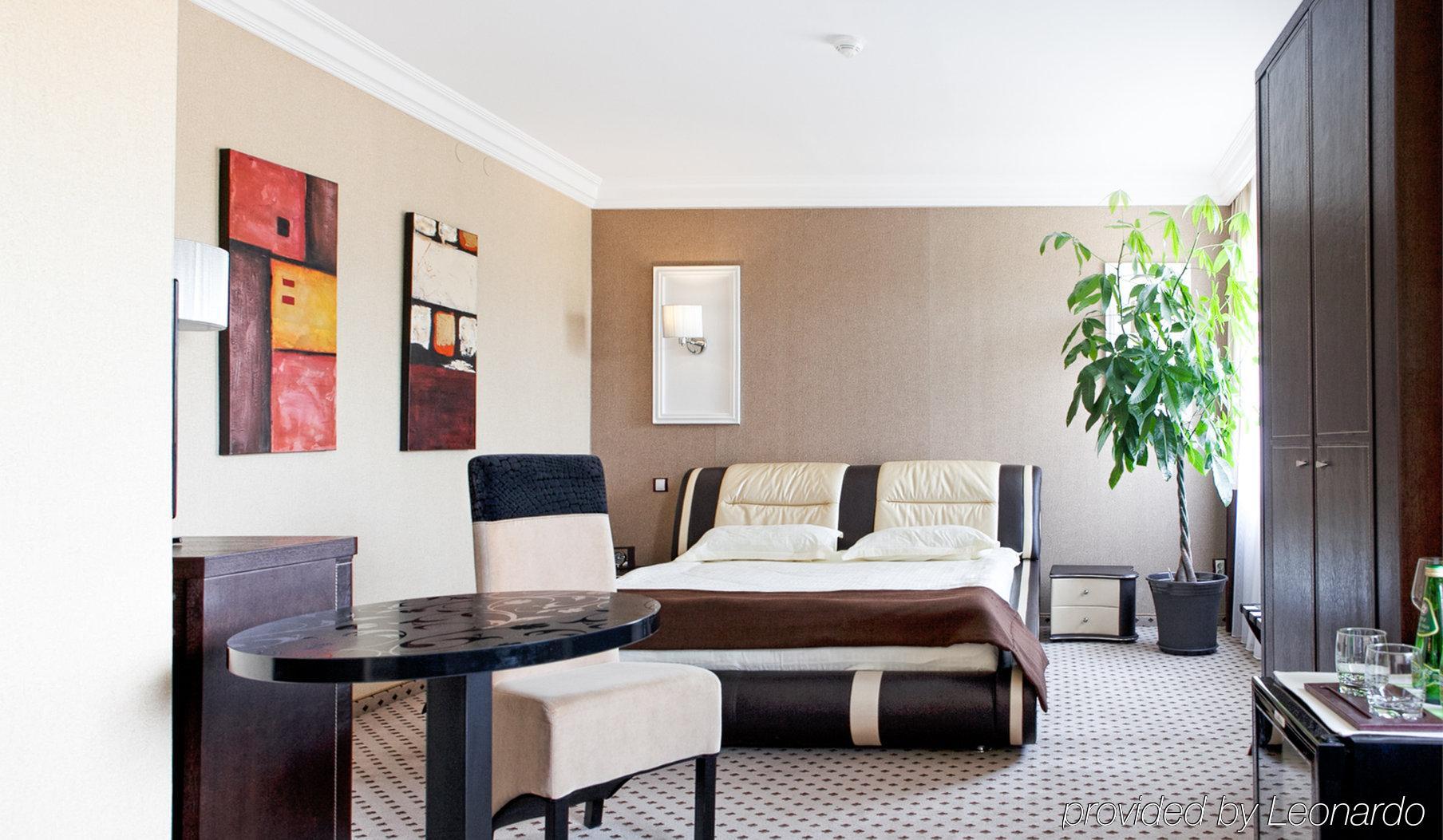 M Hotel Сосновец Экстерьер фото