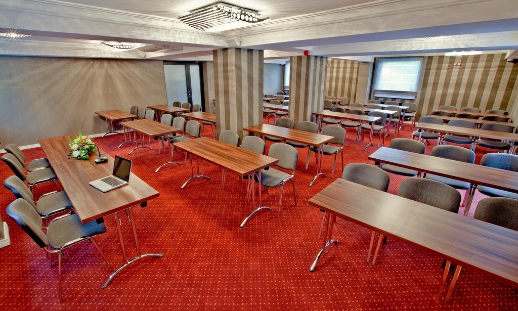 M Hotel Сосновец Экстерьер фото