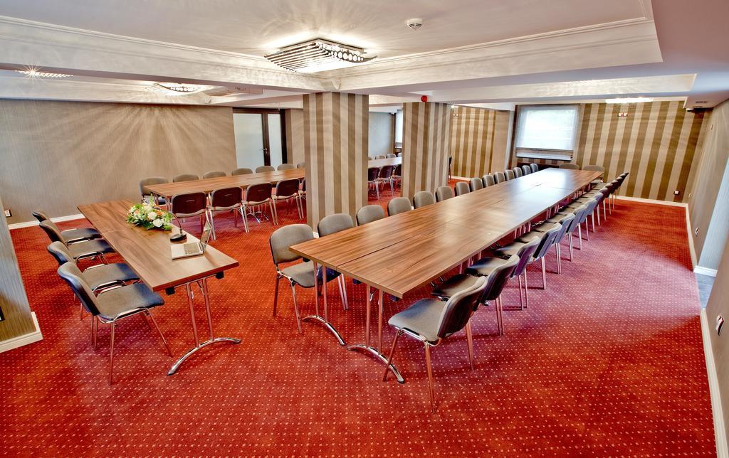 M Hotel Сосновец Экстерьер фото