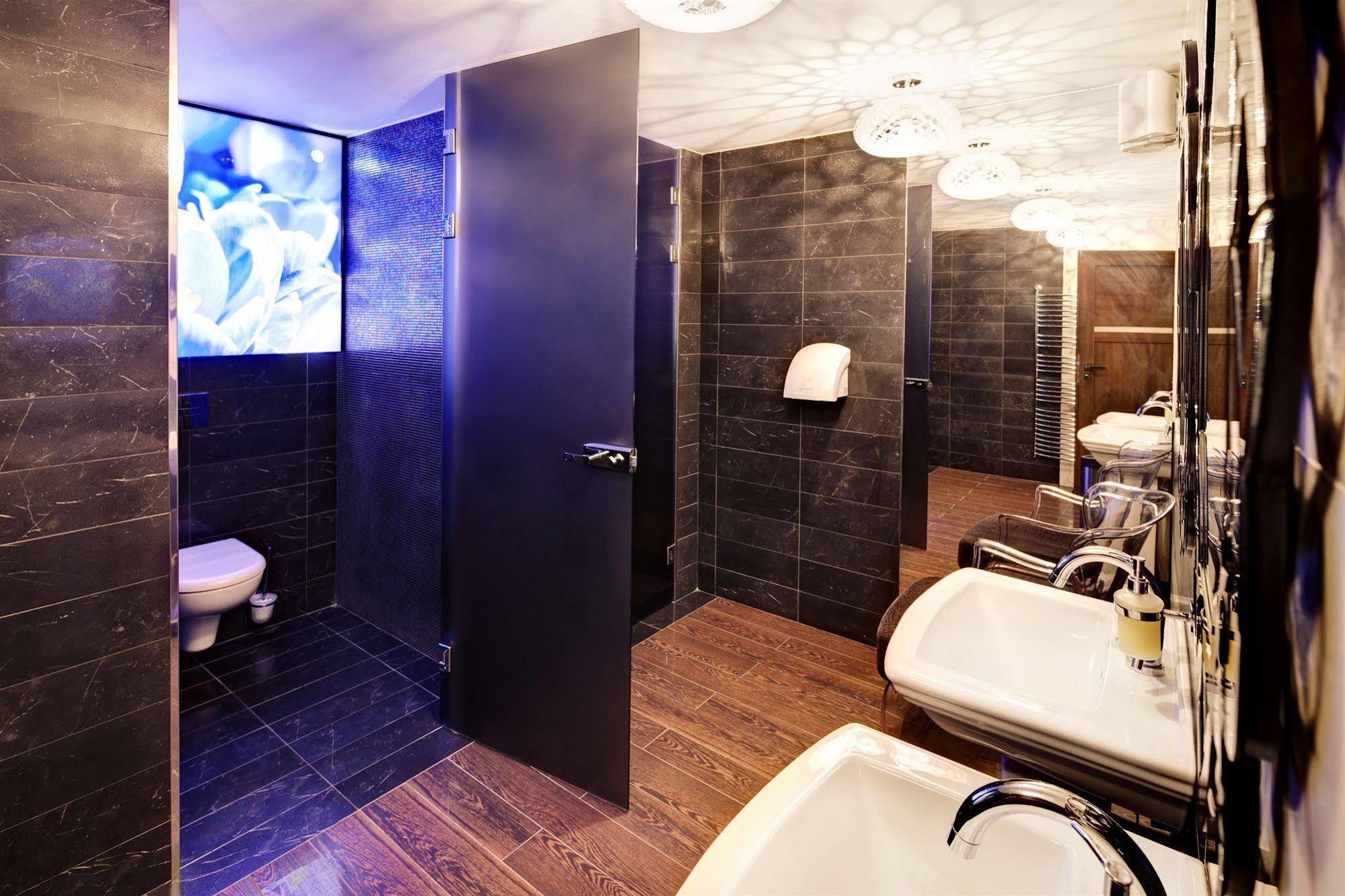 M Hotel Сосновец Экстерьер фото