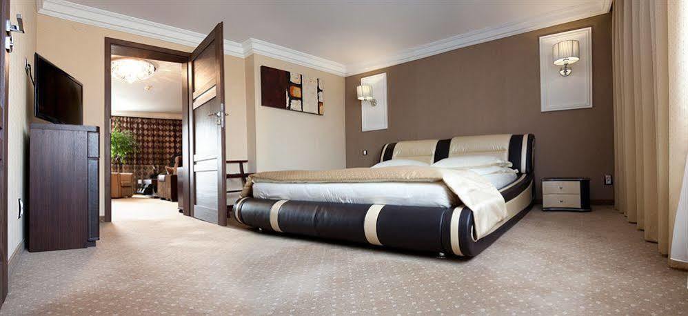 M Hotel Сосновец Экстерьер фото