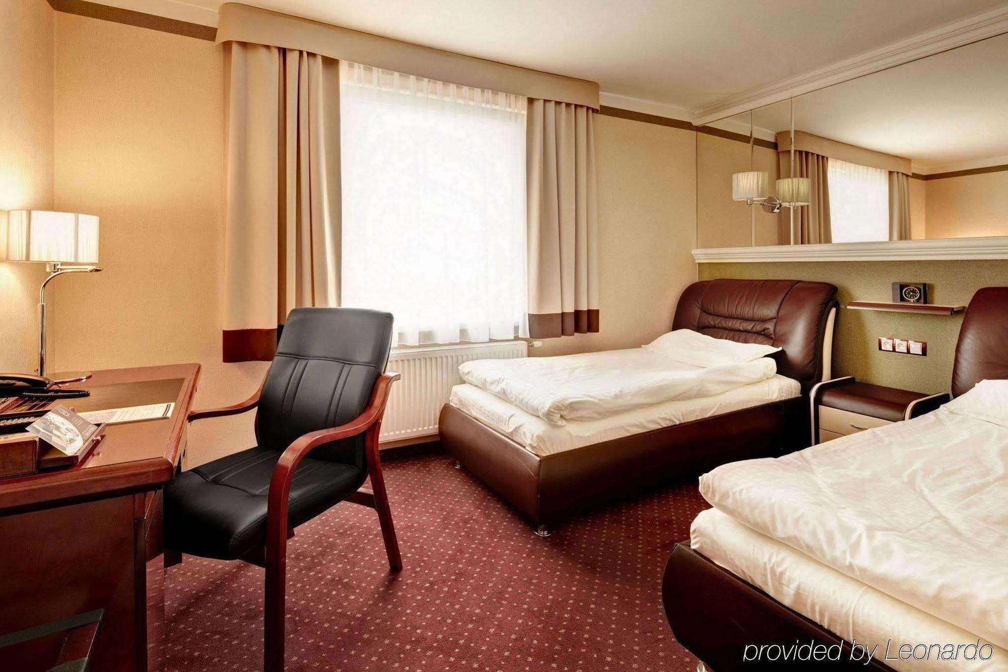 M Hotel Сосновец Экстерьер фото