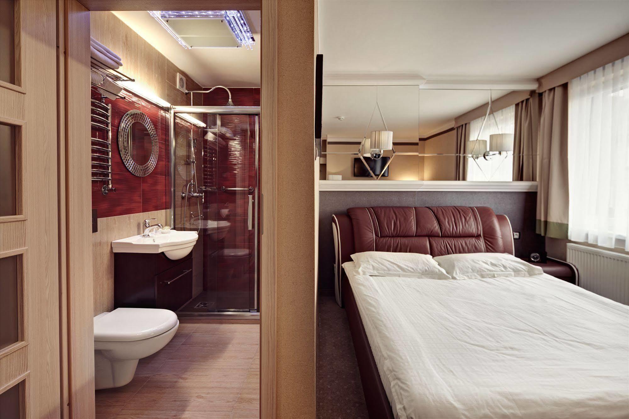 M Hotel Сосновец Экстерьер фото