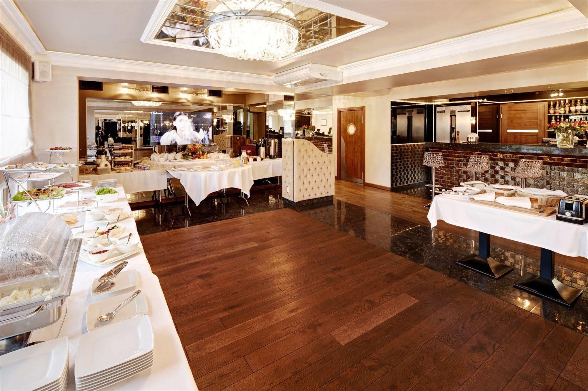 M Hotel Сосновец Экстерьер фото
