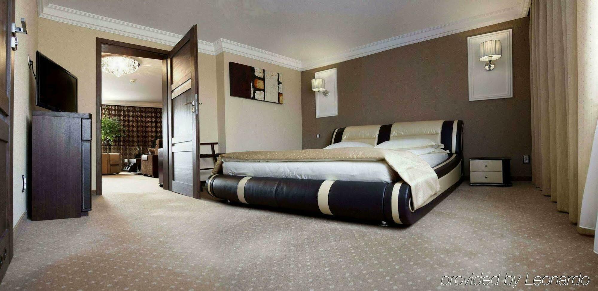 M Hotel Сосновец Экстерьер фото